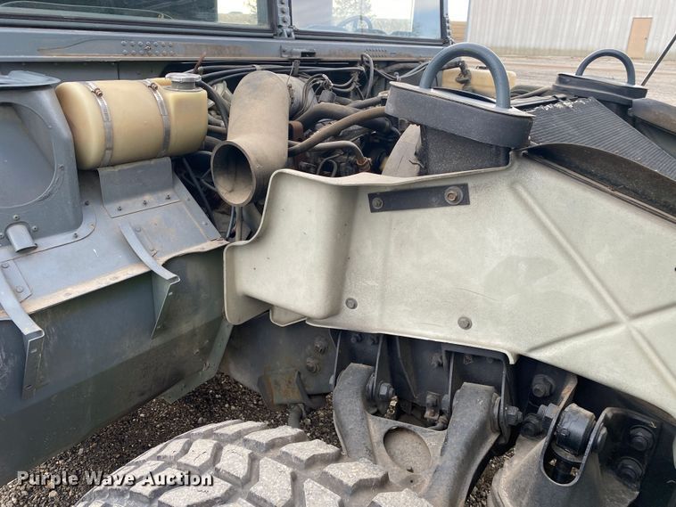 image for item JW9223 1988 Am General HMMWV  SUV