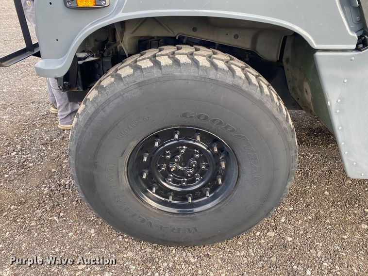 image for item JW9223 1988 Am General HMMWV  SUV