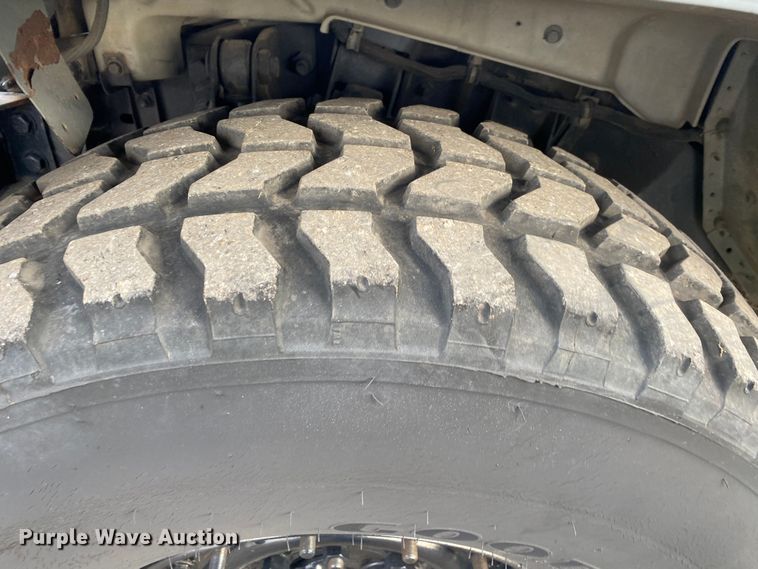 image for item JW9223 1988 Am General HMMWV  SUV