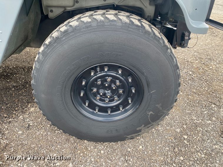 image for item JW9223 1988 Am General HMMWV  SUV