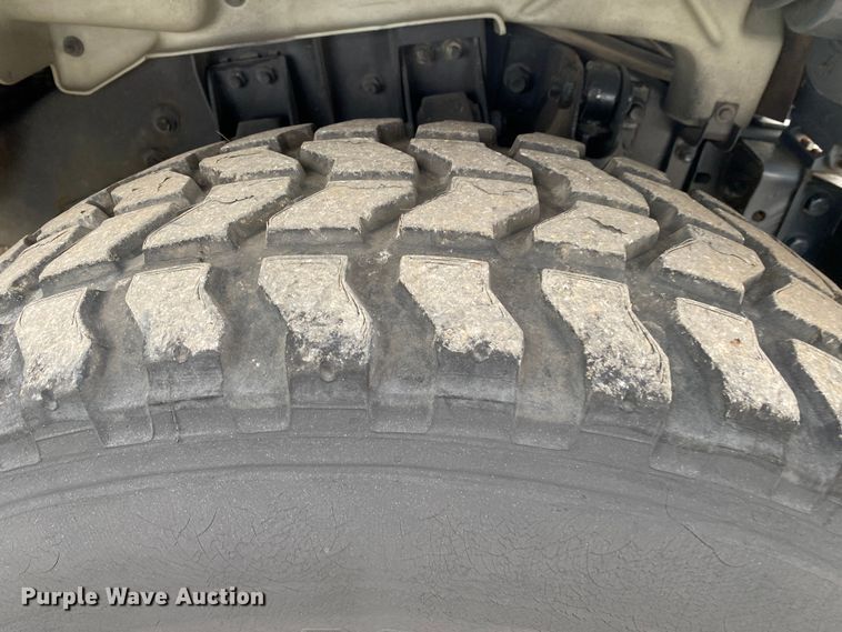 image for item JW9223 1988 Am General HMMWV  SUV