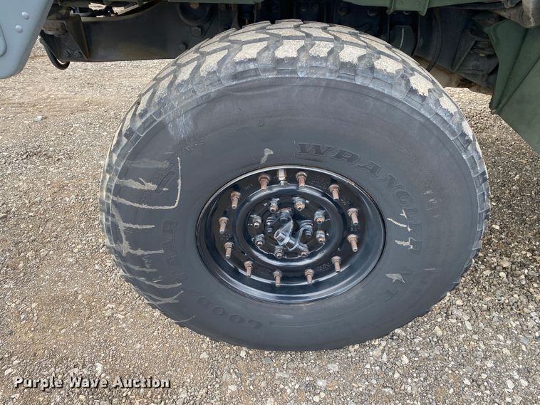 image for item JW9223 1988 Am General HMMWV  SUV