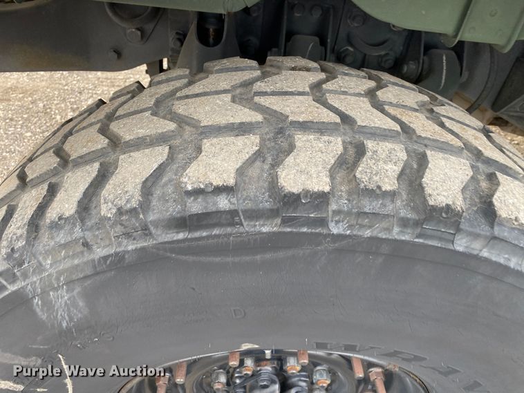 image for item JW9223 1988 Am General HMMWV  SUV