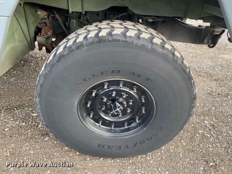 image for item JW9223 1988 Am General HMMWV  SUV