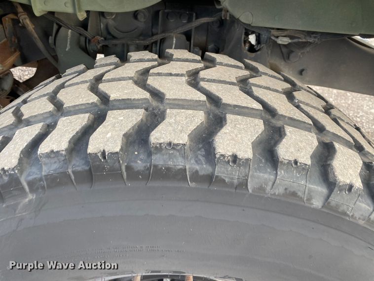 image for item JW9223 1988 Am General HMMWV  SUV