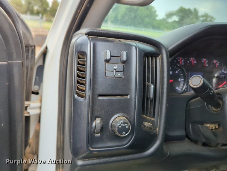 image for item KB9373 2015 Chevrolet Silverado 2500HD Crew Cab pickup truck
