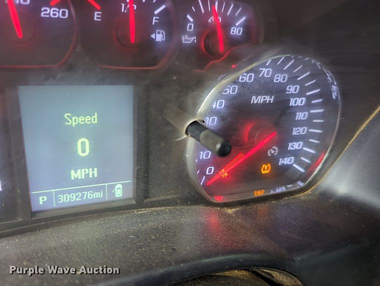 image for item KB9373 2015 Chevrolet Silverado 2500HD Crew Cab pickup truck