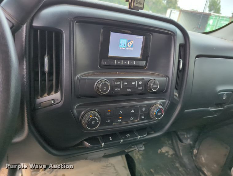 image for item KB9373 2015 Chevrolet Silverado 2500HD Crew Cab pickup truck