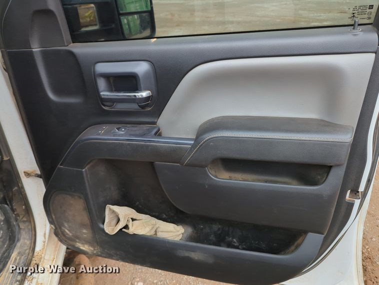 image for item KB9373 2015 Chevrolet Silverado 2500HD Crew Cab pickup truck