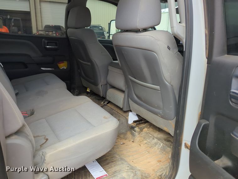 image for item KB9373 2015 Chevrolet Silverado 2500HD Crew Cab pickup truck