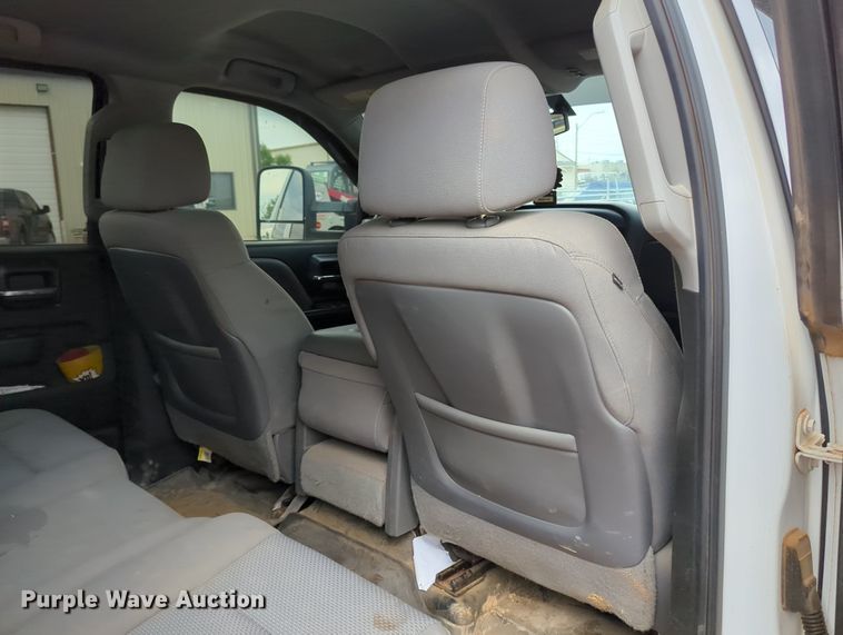 image for item KB9373 2015 Chevrolet Silverado 2500HD Crew Cab pickup truck