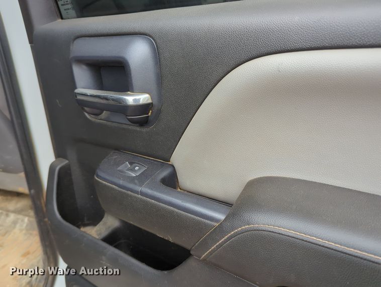 image for item KB9373 2015 Chevrolet Silverado 2500HD Crew Cab pickup truck