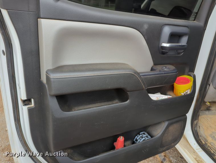 image for item KB9373 2015 Chevrolet Silverado 2500HD Crew Cab pickup truck