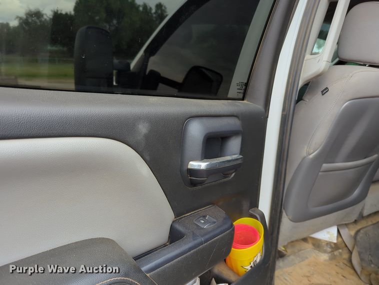 image for item KB9373 2015 Chevrolet Silverado 2500HD Crew Cab pickup truck