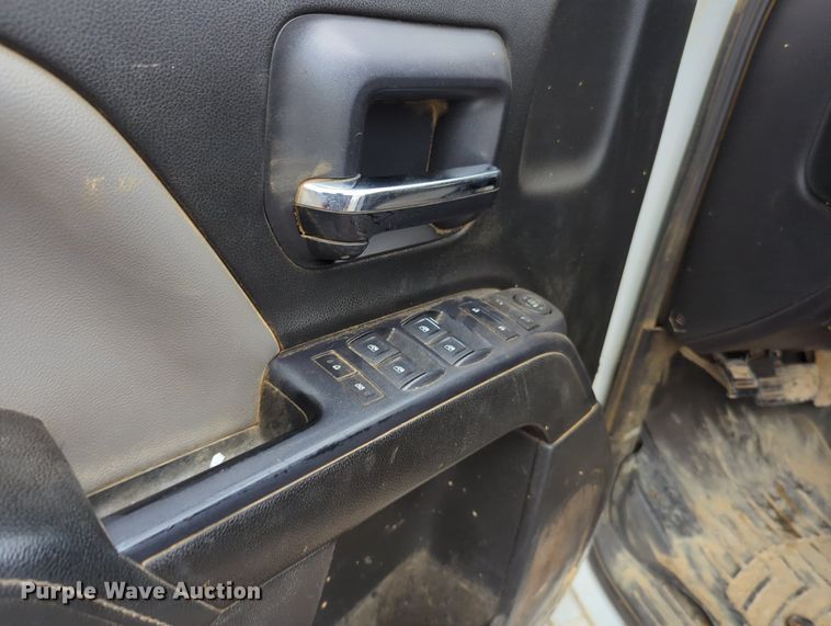 image for item KB9373 2015 Chevrolet Silverado 2500HD Crew Cab pickup truck