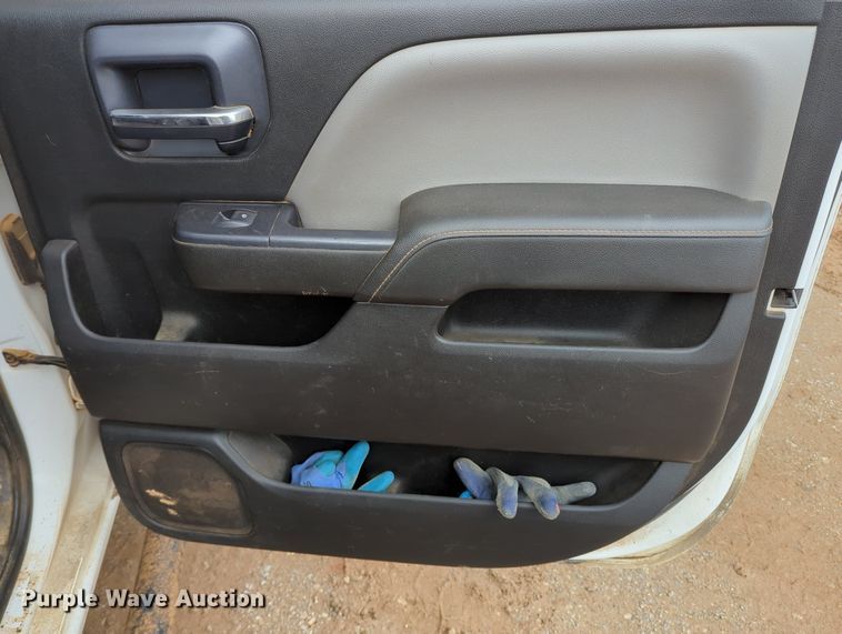 image for item KB9373 2015 Chevrolet Silverado 2500HD Crew Cab pickup truck