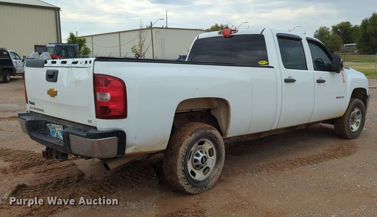 image for item KB9374 2014 Chevrolet Silverado 2500HD Crew Cab pickup truck