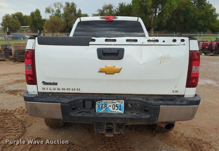 image for item KB9374 2014 Chevrolet Silverado 2500HD Crew Cab pickup truck