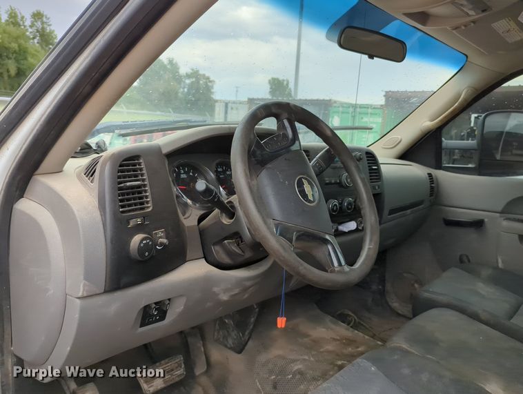 image for item KB9374 2014 Chevrolet Silverado 2500HD Crew Cab pickup truck