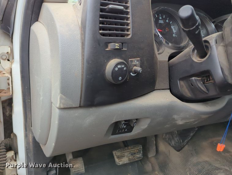 image for item KB9374 2014 Chevrolet Silverado 2500HD Crew Cab pickup truck