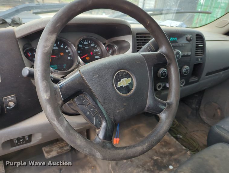 image for item KB9374 2014 Chevrolet Silverado 2500HD Crew Cab pickup truck