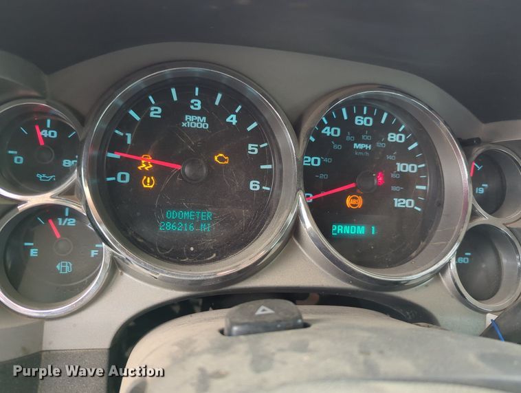 image for item KB9374 2014 Chevrolet Silverado 2500HD Crew Cab pickup truck