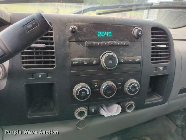 image for item KB9374 2014 Chevrolet Silverado 2500HD Crew Cab pickup truck