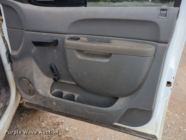 image for item KB9374 2014 Chevrolet Silverado 2500HD Crew Cab pickup truck