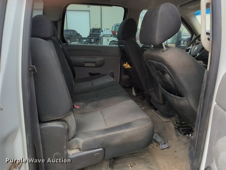 image for item KB9374 2014 Chevrolet Silverado 2500HD Crew Cab pickup truck