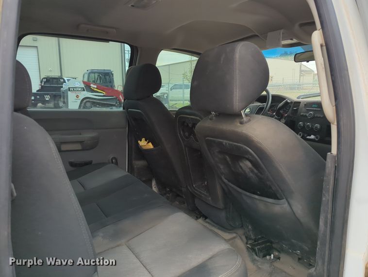 image for item KB9374 2014 Chevrolet Silverado 2500HD Crew Cab pickup truck