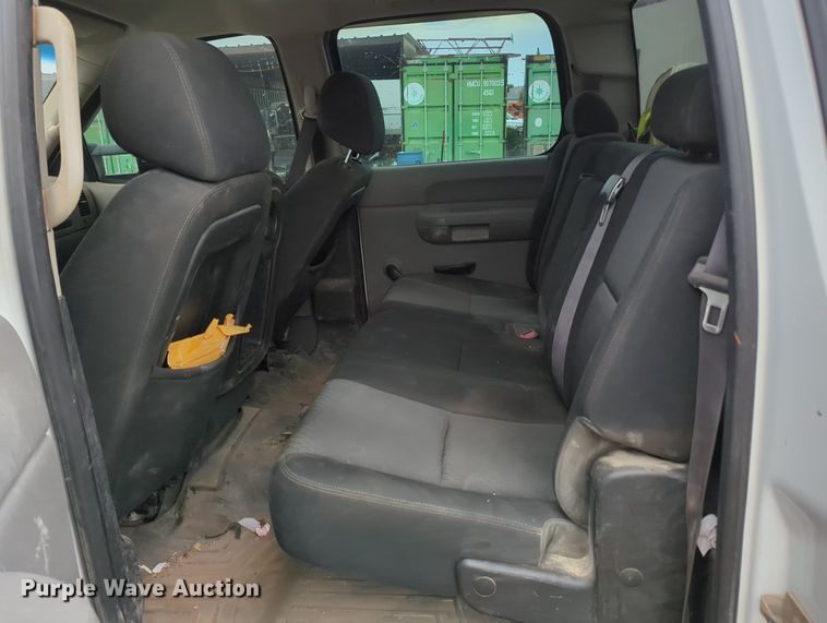 image for item KB9374 2014 Chevrolet Silverado 2500HD Crew Cab pickup truck