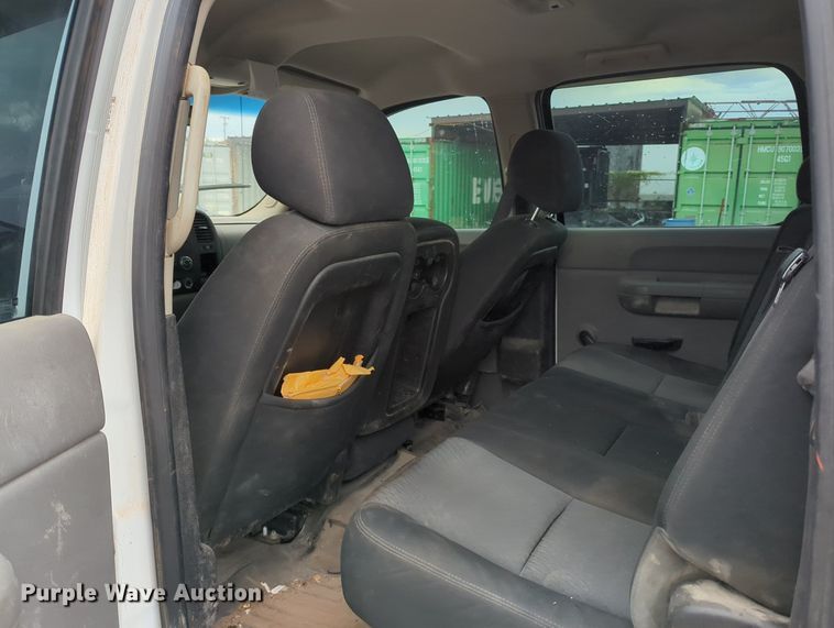 image for item KB9374 2014 Chevrolet Silverado 2500HD Crew Cab pickup truck