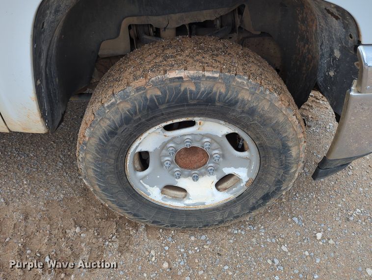 image for item KB9374 2014 Chevrolet Silverado 2500HD Crew Cab pickup truck