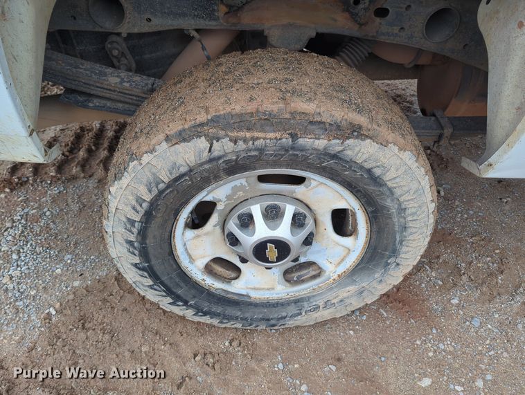 image for item KB9374 2014 Chevrolet Silverado 2500HD Crew Cab pickup truck