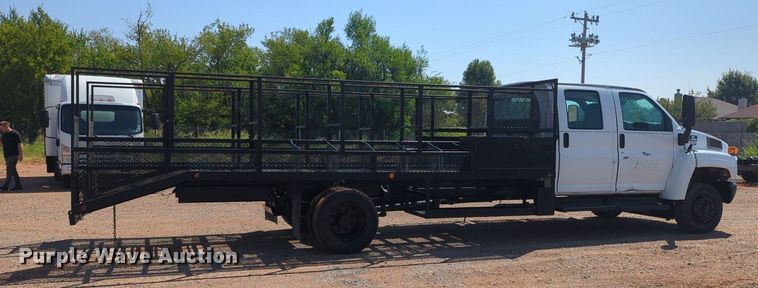 image for item KB9401 2006 Chevrolet C45E042  Crew Cab flatbed truck