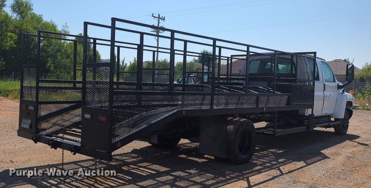 image for item KB9401 2006 Chevrolet C45E042  Crew Cab flatbed truck