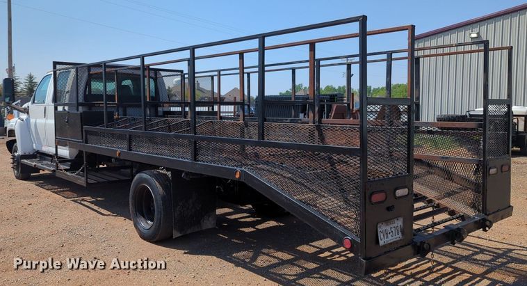 image for item KB9401 2006 Chevrolet C45E042  Crew Cab flatbed truck