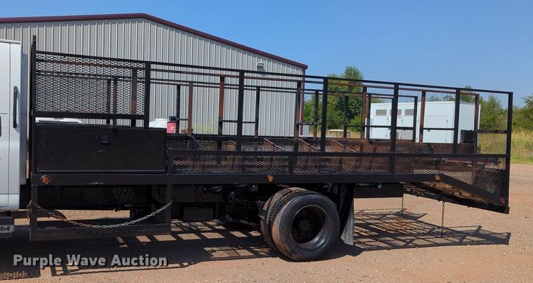 image for item KB9401 2006 Chevrolet C45E042  Crew Cab flatbed truck