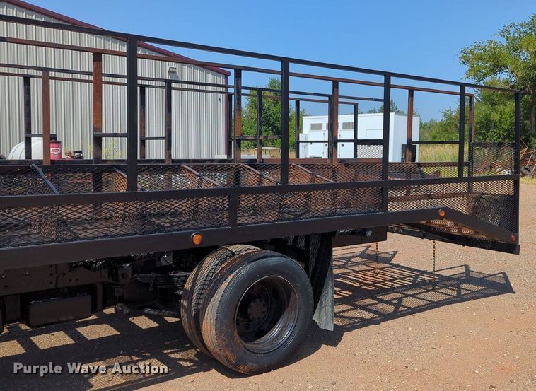 image for item KB9401 2006 Chevrolet C45E042  Crew Cab flatbed truck