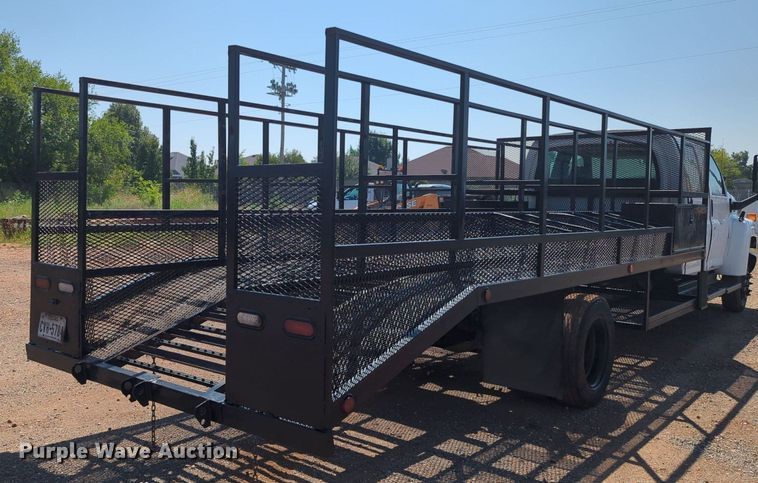 image for item KB9401 2006 Chevrolet C45E042  Crew Cab flatbed truck