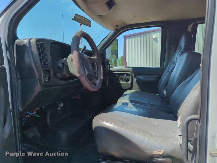 image for item KB9401 2006 Chevrolet C45E042  Crew Cab flatbed truck