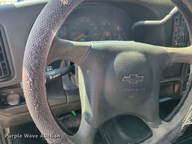 image for item KB9401 2006 Chevrolet C45E042  Crew Cab flatbed truck