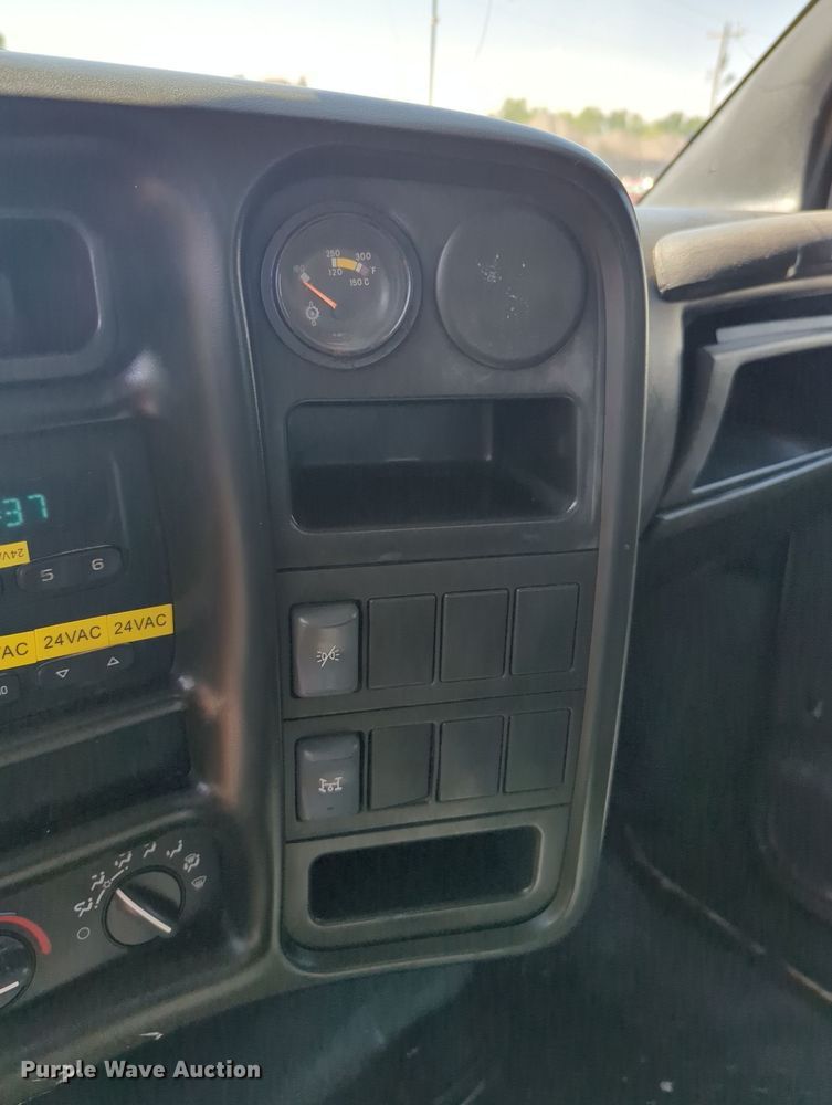 image for item KB9401 2006 Chevrolet C45E042  Crew Cab flatbed truck