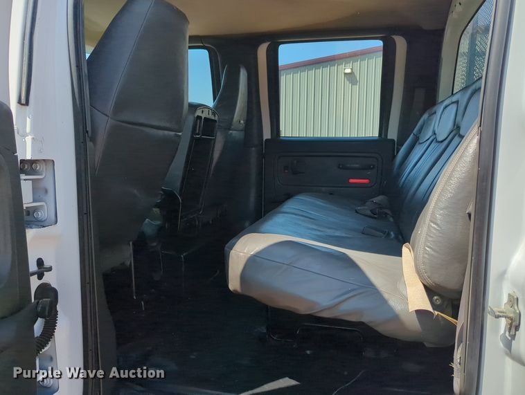 image for item KB9401 2006 Chevrolet C45E042  Crew Cab flatbed truck