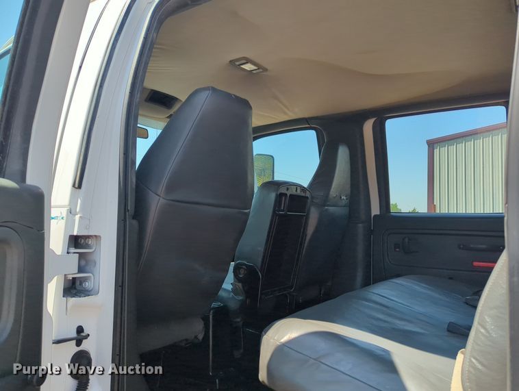 image for item KB9401 2006 Chevrolet C45E042  Crew Cab flatbed truck