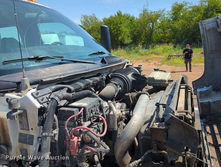 image for item KB9401 2006 Chevrolet C45E042  Crew Cab flatbed truck