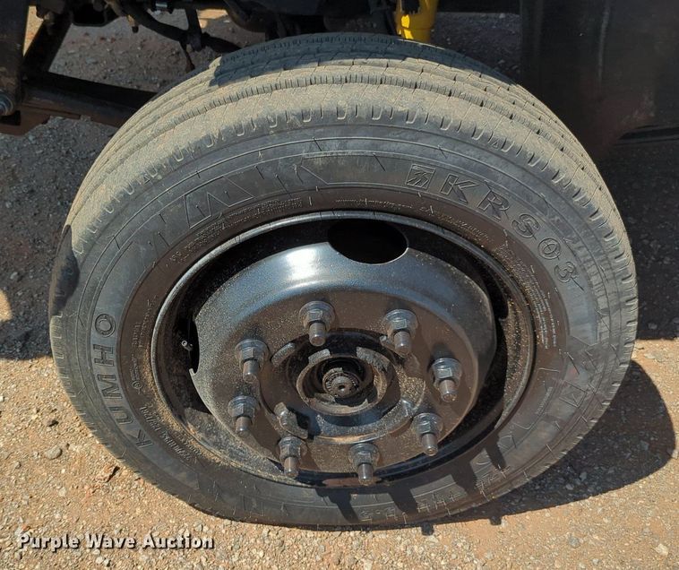 image for item KB9401 2006 Chevrolet C45E042  Crew Cab flatbed truck