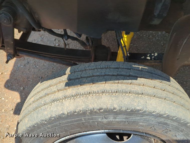 image for item KB9401 2006 Chevrolet C45E042  Crew Cab flatbed truck