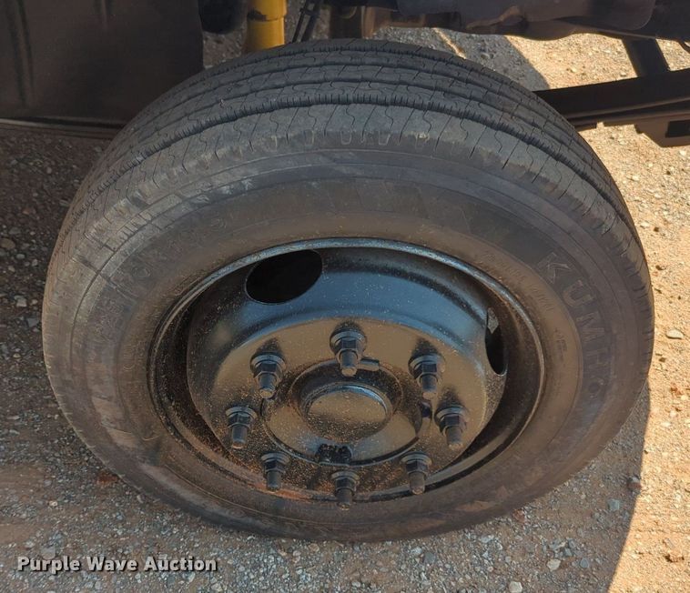 image for item KB9401 2006 Chevrolet C45E042  Crew Cab flatbed truck