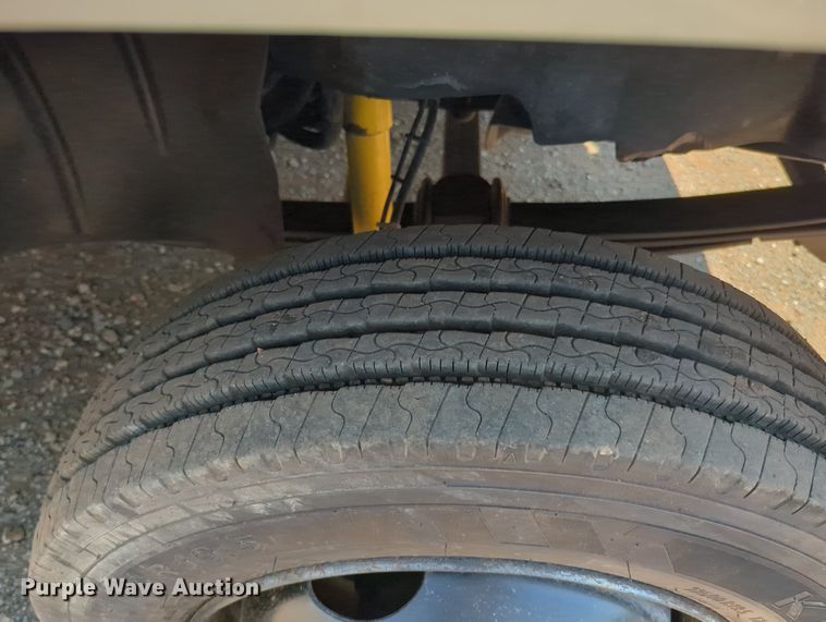 image for item KB9401 2006 Chevrolet C45E042  Crew Cab flatbed truck